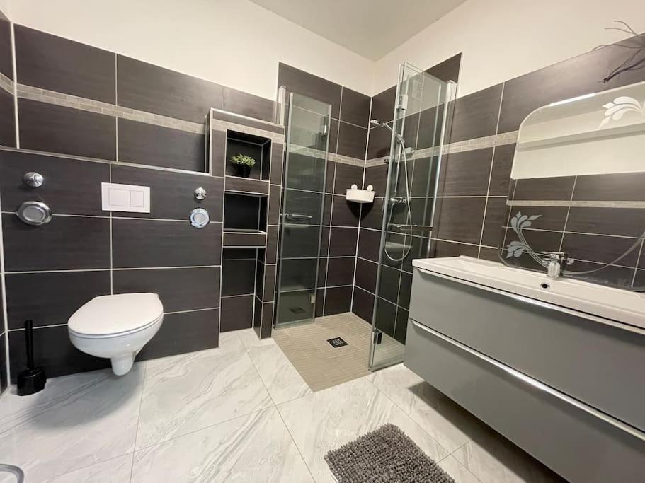 Fully Equipped Apartment 3 Rooms 5 Bed Hamburg Exterior photo
