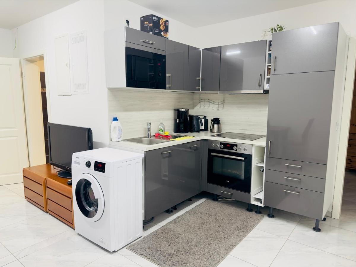 Fully Equipped Apartment 3 Rooms 5 Bed Hamburg Exterior photo
